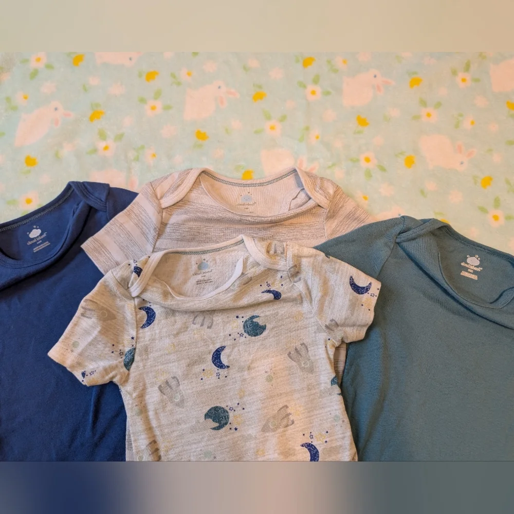 Cloud Island Like New Space, Blue, and Gray Toddler Short Sleeve Onesies 24m
